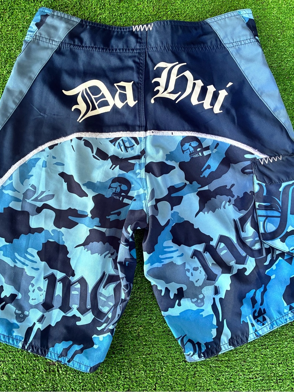 Da Hui Blue Camo Skull Boardshorts – Size 30 – Rare Hawaiian Surf Shorts